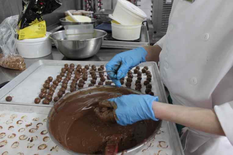 Hundreds of orange milk chocolates will be made for Mother's Day brunch at Winnipeg's Fort Garry Hotel (Robin Summerfield)